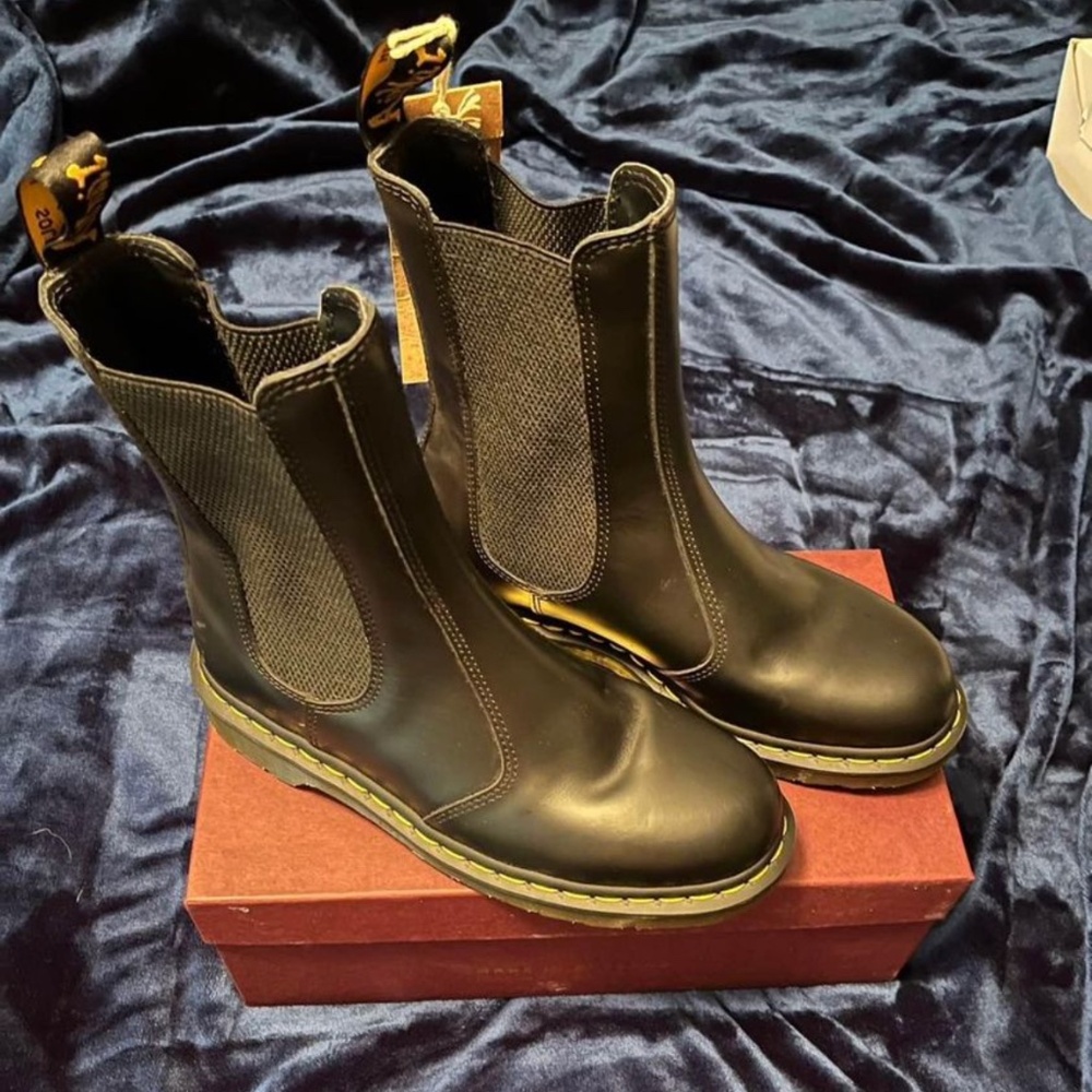 Doc Martens Hi Chelsea Boot